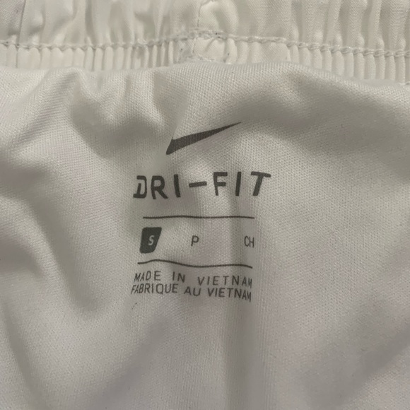 Nike shorts - Picture 2 of 2